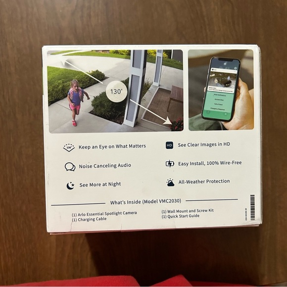 Arlo Essential wire-free spotlight security camera NWT - Picture 4 of 5